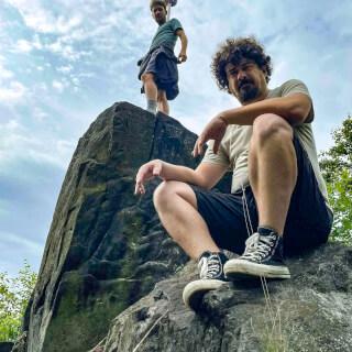Dnešní ráno jsme započali výšlapem na vrch Špičák. ⛰️ Následně míříme do Chocně, kde zahrajeme od 20:30 v přírodním parku Peliny. A zítra nás čeká krásný rodinný koncert v Rudce u Kunštátu od 17:00.

Přejeme vám krásný den, přátelé ❤️
Vaši horolezci z Poletíme?