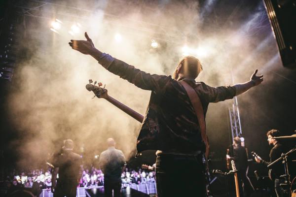 Poletíme? - Praha, areál Psychiatrické léčebny v Bohnicích / Mezi ploty